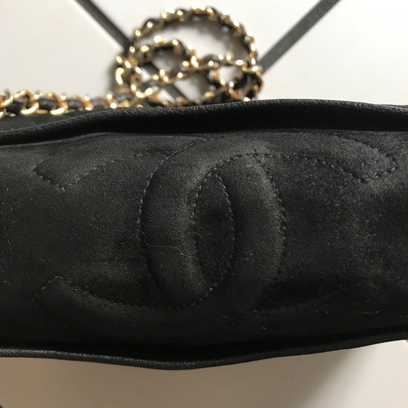 CHANEL Handbags - Vintage CHANEL crossbody handbag suede.